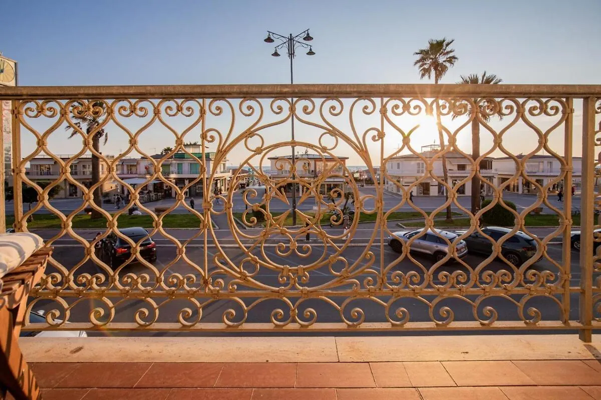 Vistamare, Superior Stay On Viareggio'S Promenade ヴィアレッジョ