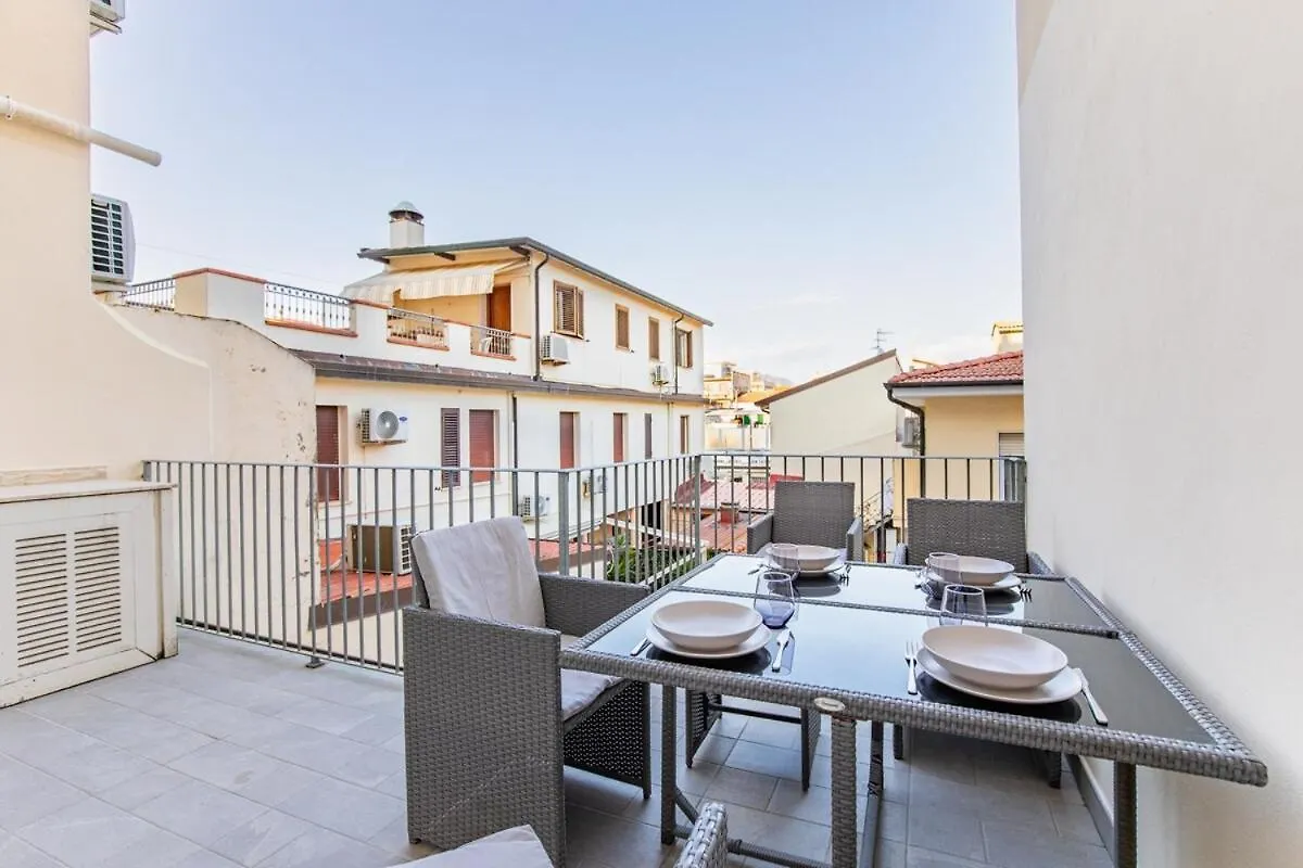 Vistamare, Superior Stay On Viareggio'S Promenade 0*, וירג'יו